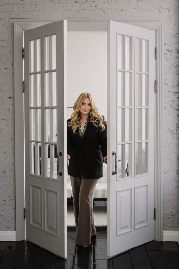 От ромашек у подъезда до большой любви